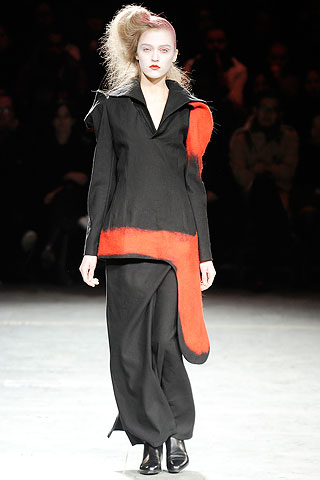 Vestido largo con superposicion negro rojo Yohji Yamamoto